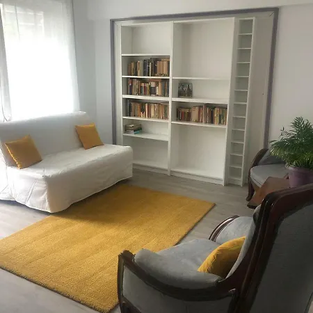Διαμέρισμα 100 Sqm Central 2 Bedrooms *